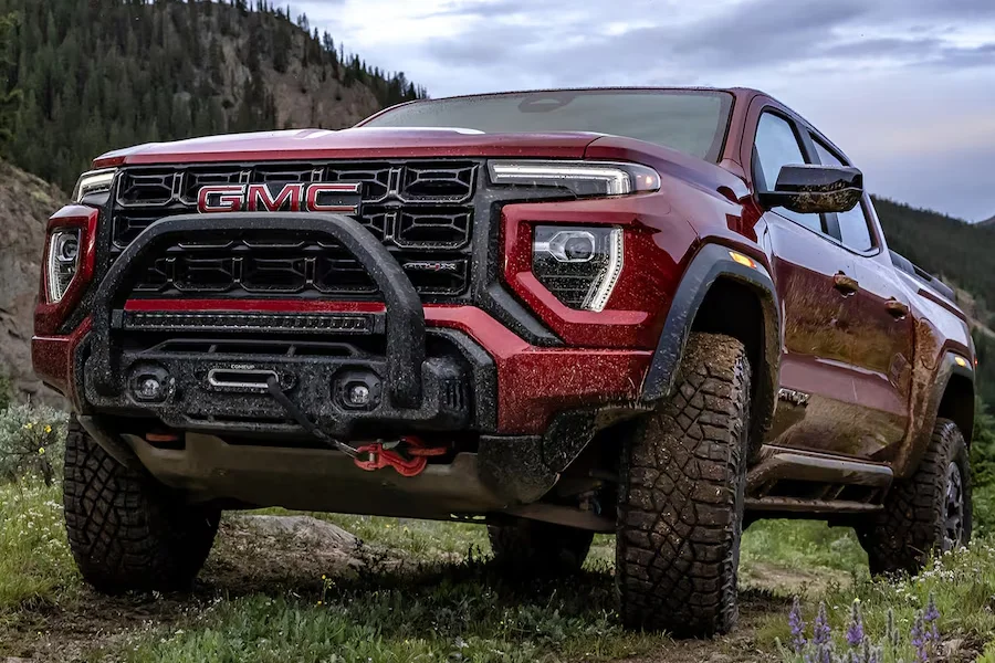 Front end of the 2025 GMC Canyon