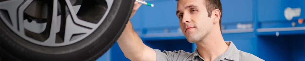 Hyundai Service Tech working on a car