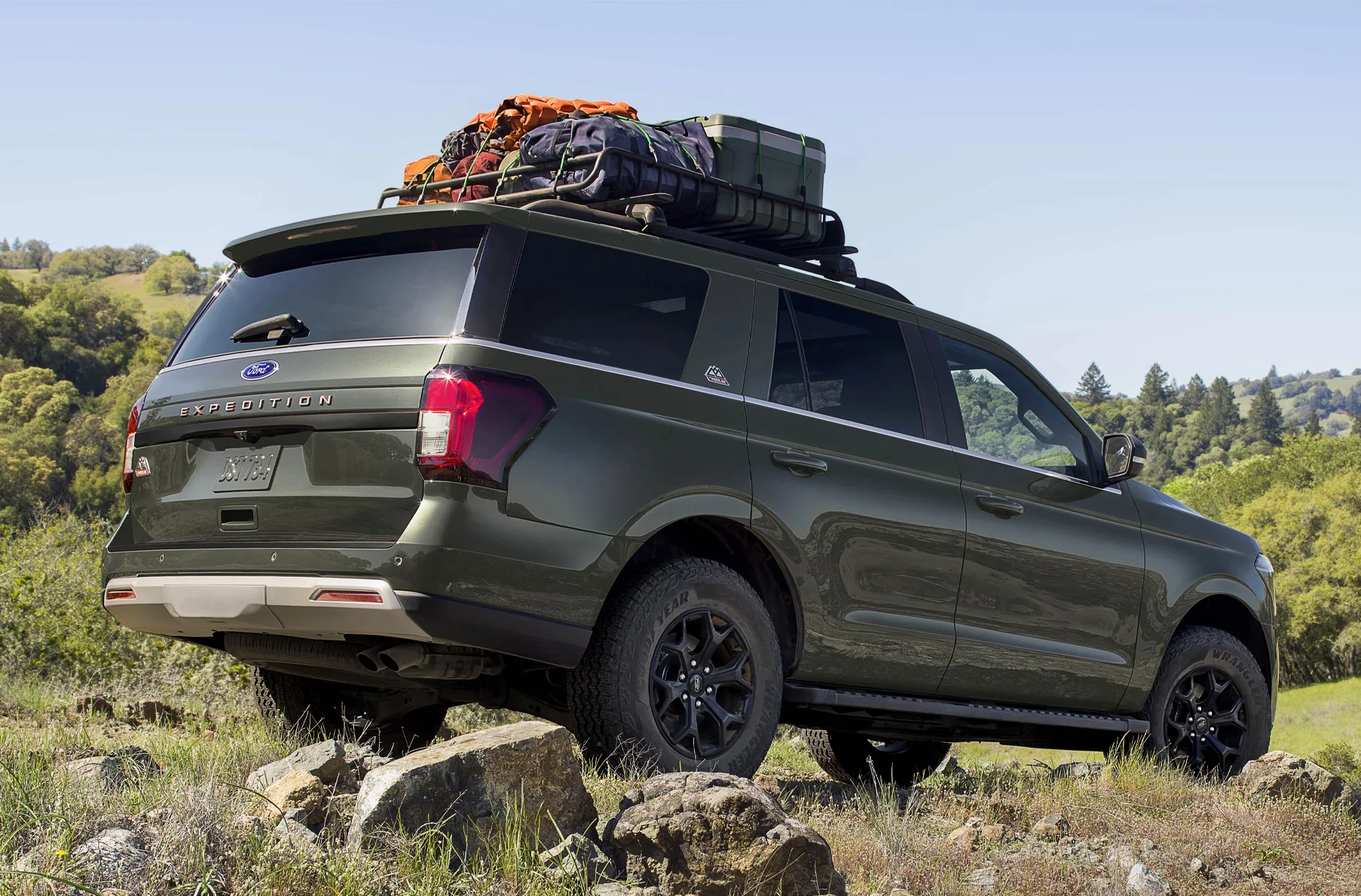 Ford Expedition driving off road