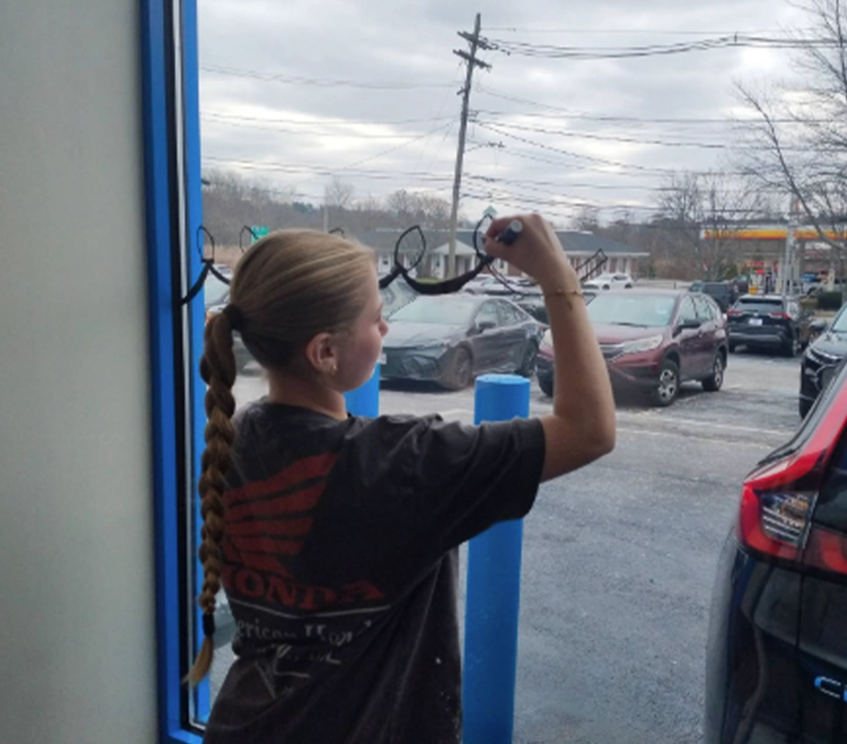 Rt 128 Honda Deck the Windows Event